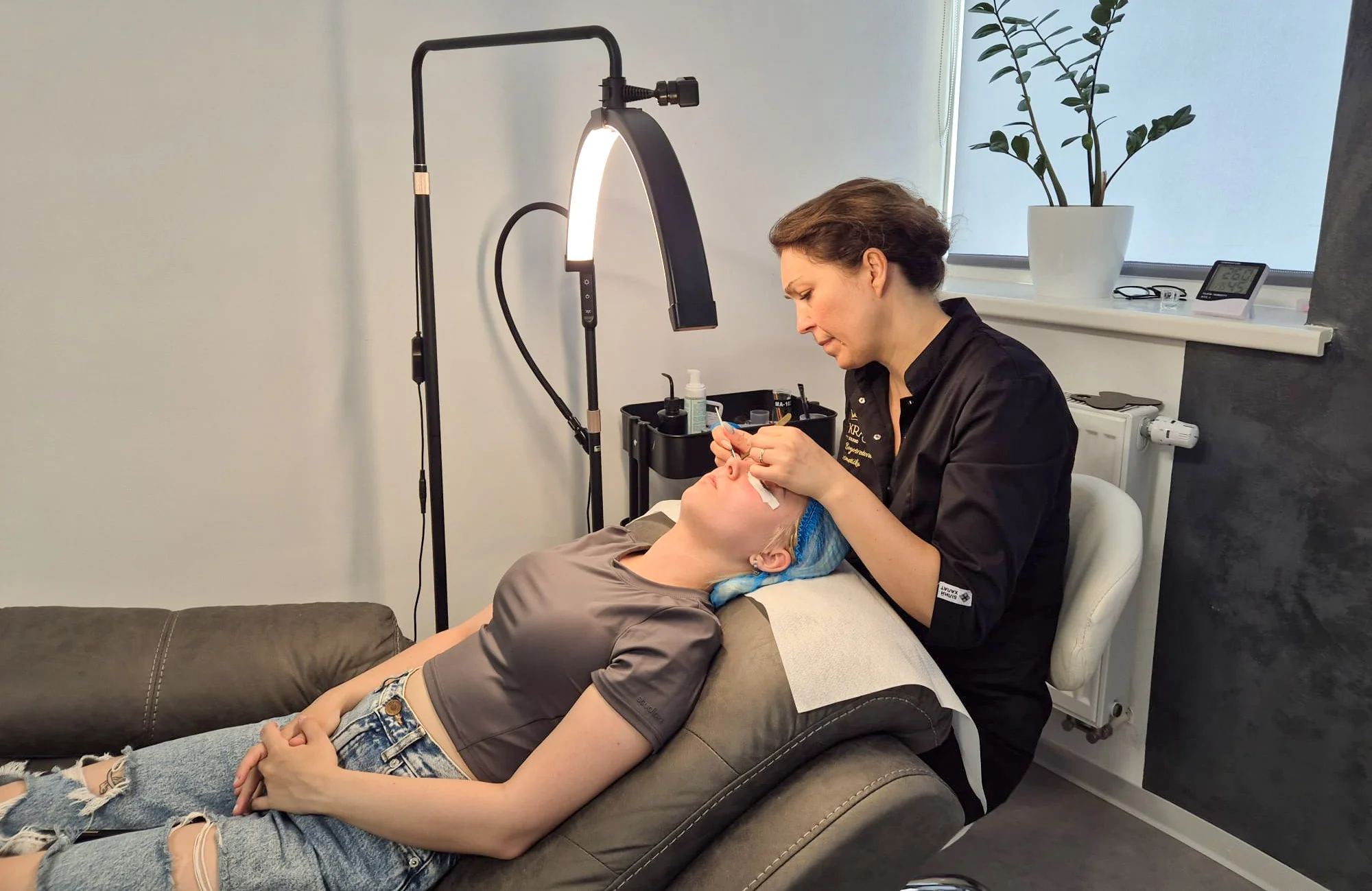 Výrazný pohled bez práce: lashlifting či prodloužení řas i laminace obočí s barvením - Obrázek 3