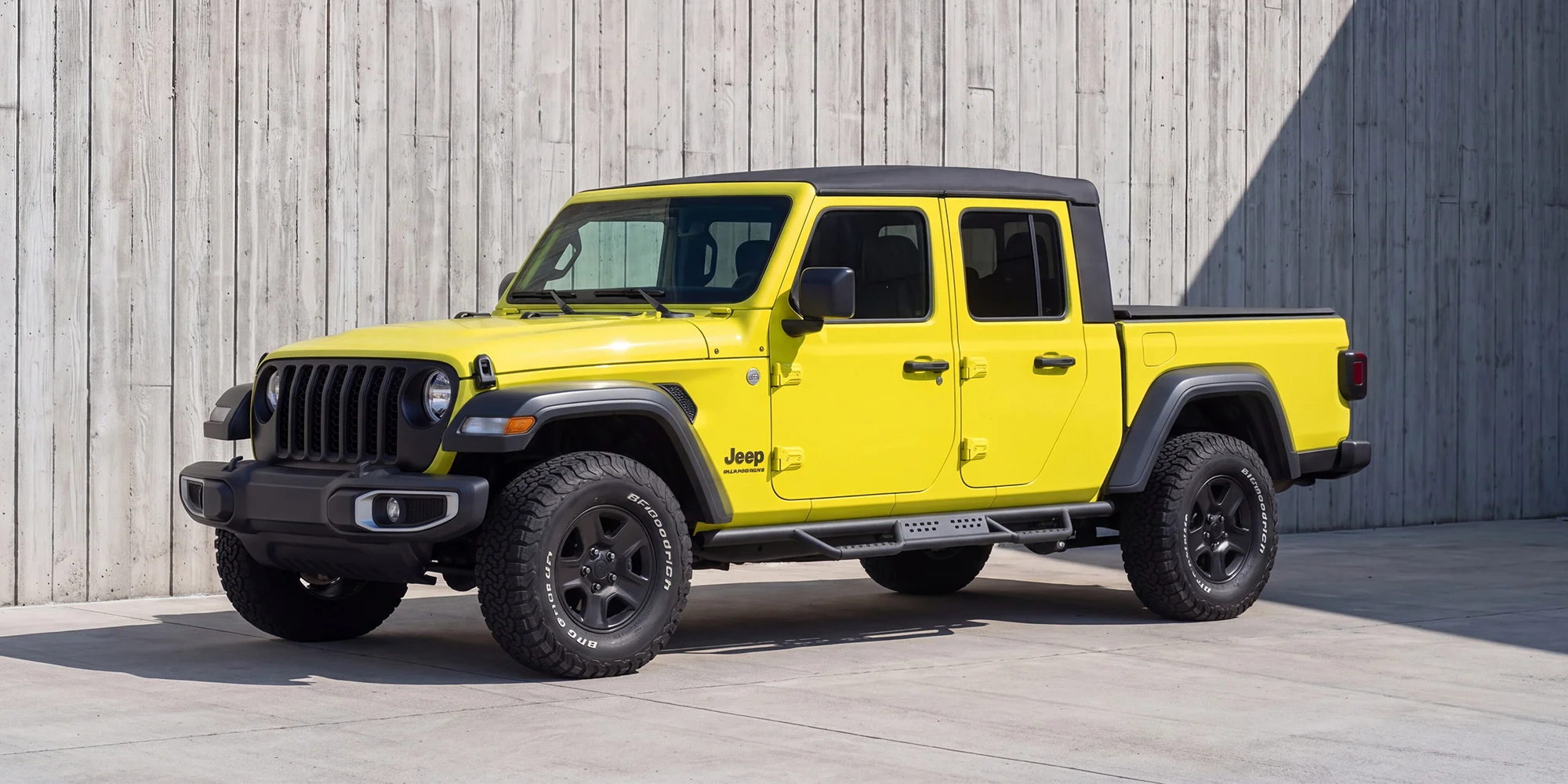Pronájem ikonického Jeep Gladiator Sport 4x4: 4 hod. až 3 dny