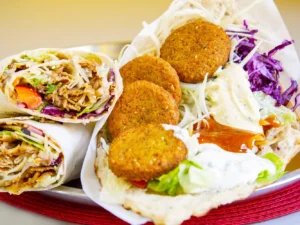 Twister, kebab nebo falafel a limonáda nebo Ayran pro 1 i 2 osoby