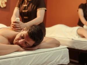Relaxace ve dvou: klasická či luxusní párová masáž a privátní jacuzzi, 50 až 120 min.