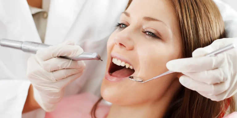 Postarejte se o zuby: dentální hygiena včetně pískování Air-flow