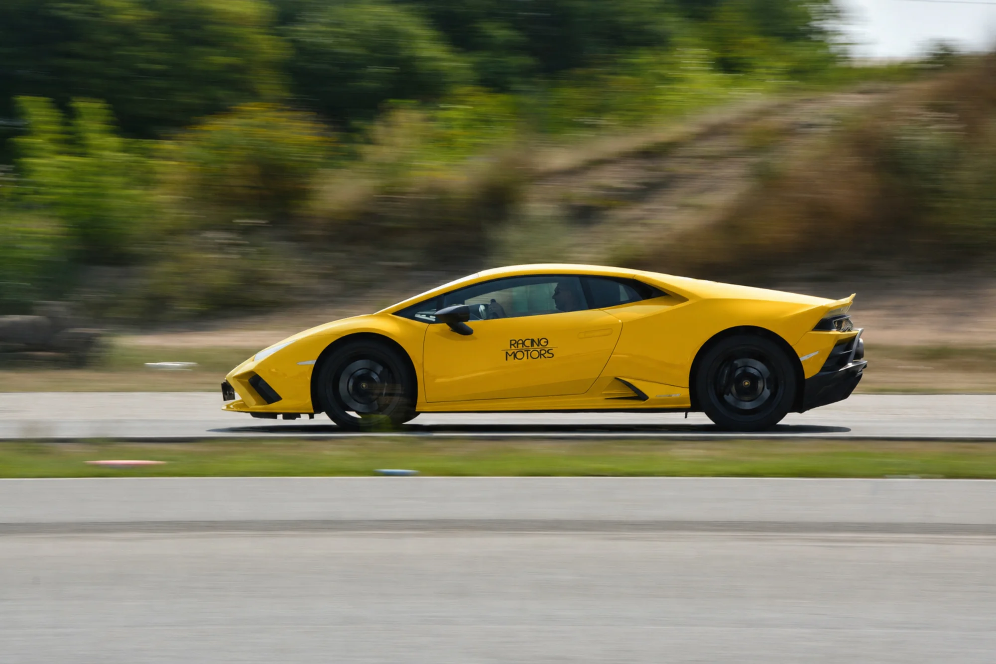 Adrenalin na okruhu v Hradci: jízda ve Ferrari, Lamborghini i Porsche, speed taxi a virtuální realita - Obrázek 2