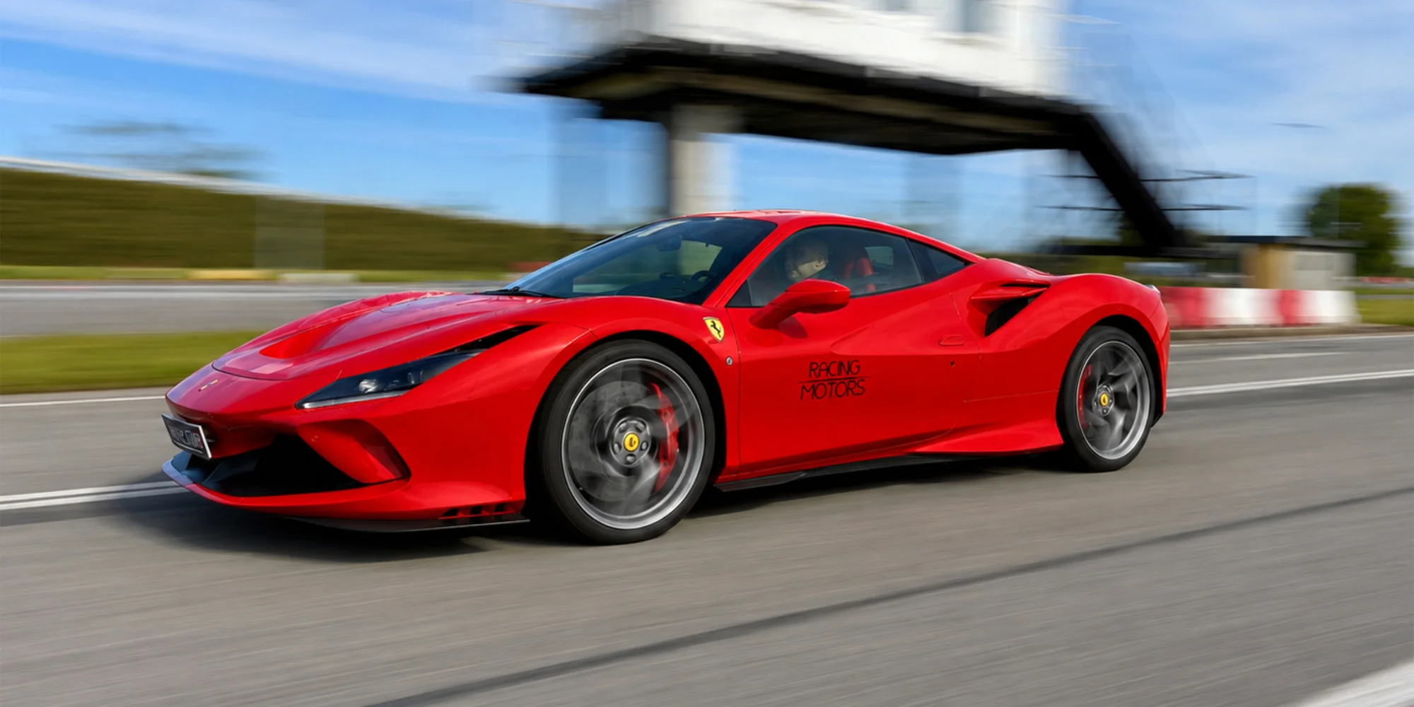 Adrenalin na okruhu v Hradci: jízda ve Ferrari, Lamborghini i Porsche, speed taxi a virtuální realita
