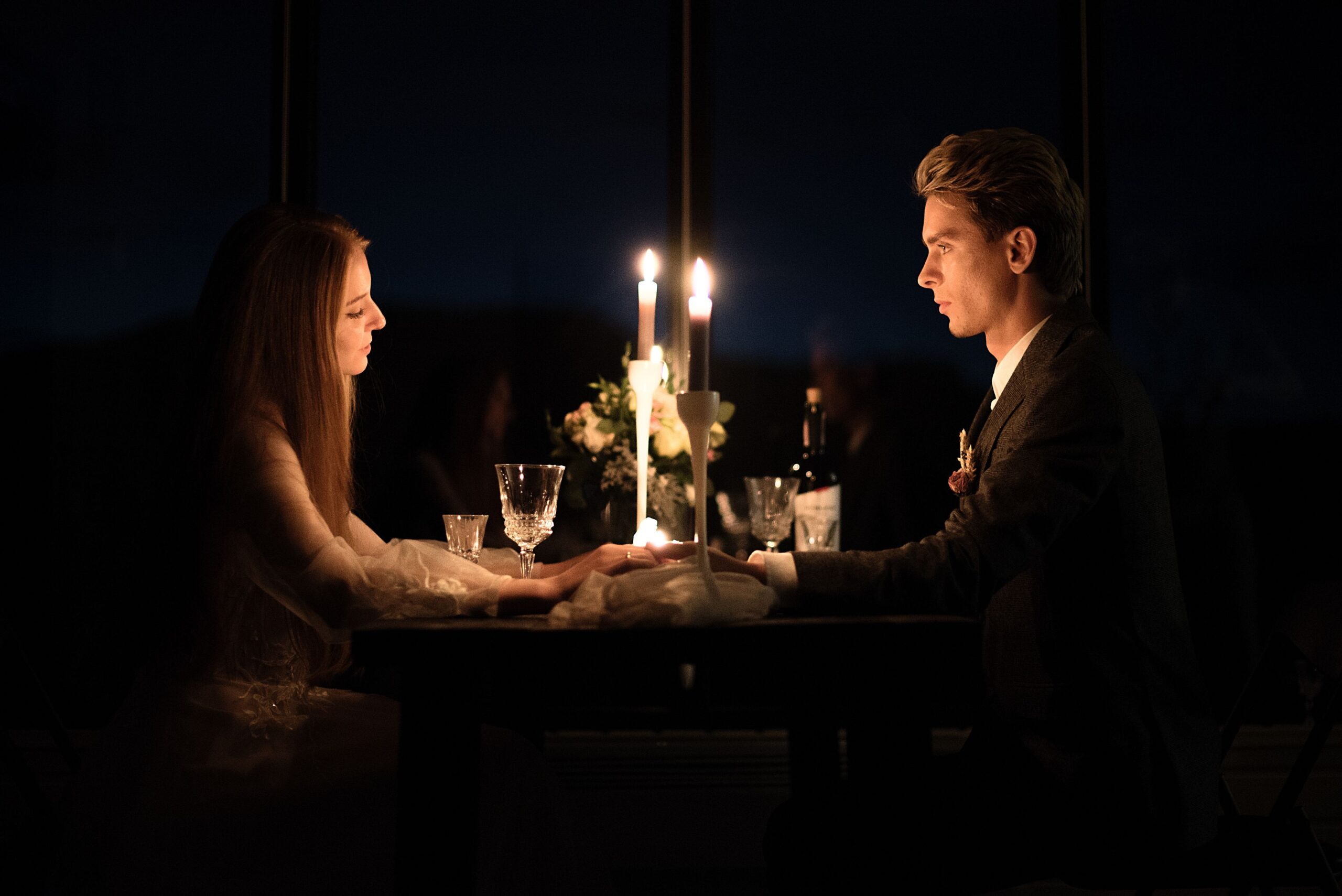 Romantická večeře pro dva v restauraci se svíčkami